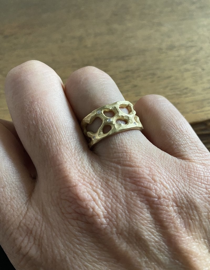 10mm Reef Ring in 18k Gold with White Diamonds