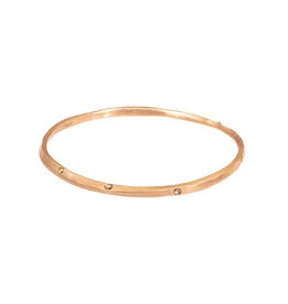 Oval Hammered Twist Bangle in 18k Rose Gold with 7 Rose Cut Diamonds