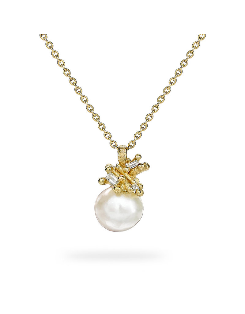Pearl and Baguette Diamond Pendant in 18k Yellow Gold