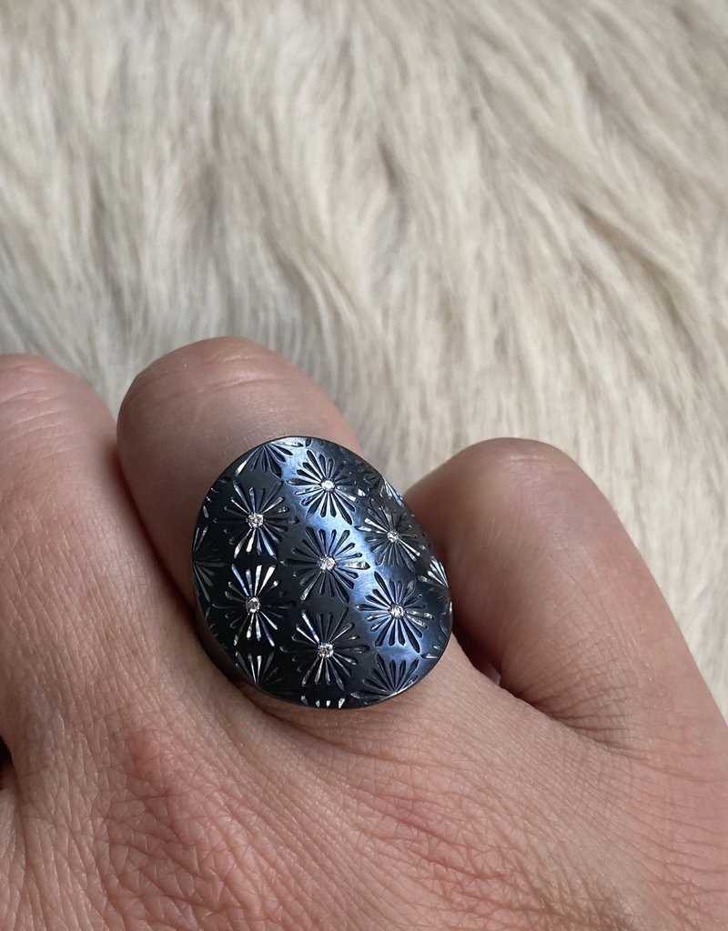 Shibori Ring with 5 White Diamonds in Oxidized Silver