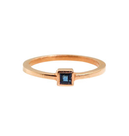 4mm Blue Square Sapphire Ring in 18k Rose Gold