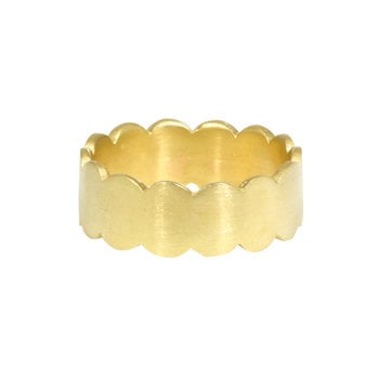 Large Scalloped Band in 18k Gold