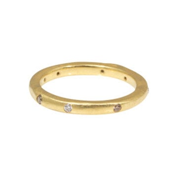 2.5mm Modeled Band with Random Diamond in 18k Yellow Gold