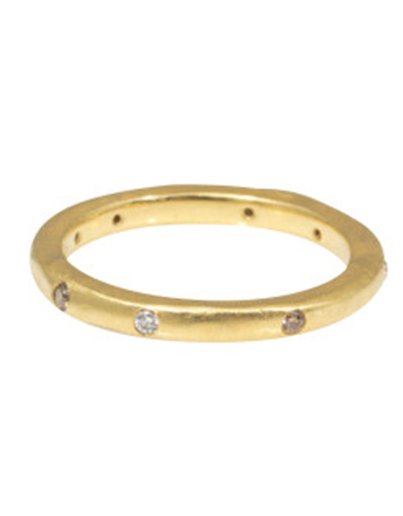 2.5mm Modeled Band with Random Diamond in 18k Yellow Gold