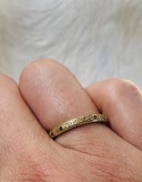 2.5mm Topography Band in 18k Yellow Gold with Diamond Mackels