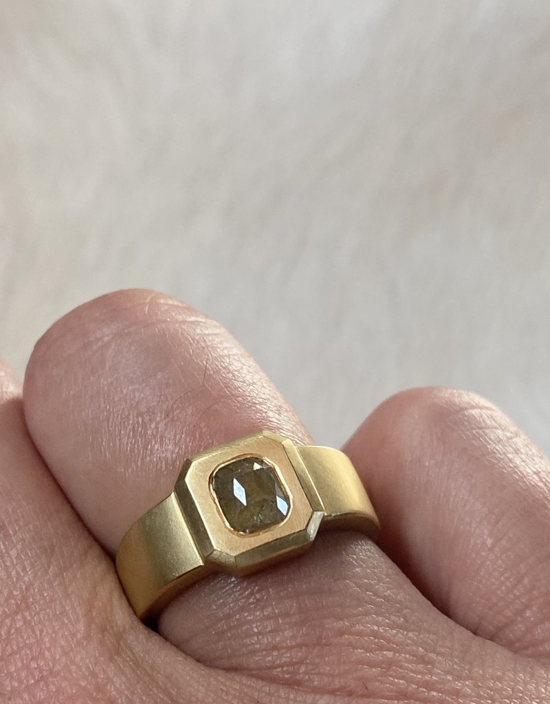 Rosecut Diamond Signet Ring in 18k Gold