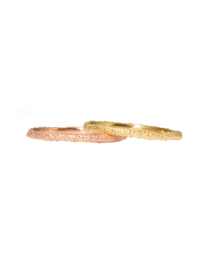 Skinny Round Sand Band in 18k Yellow Gold