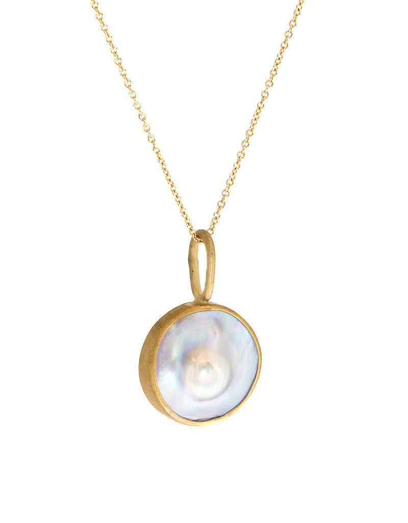 Dome Pearl Pendant in 18k Yellow Gold