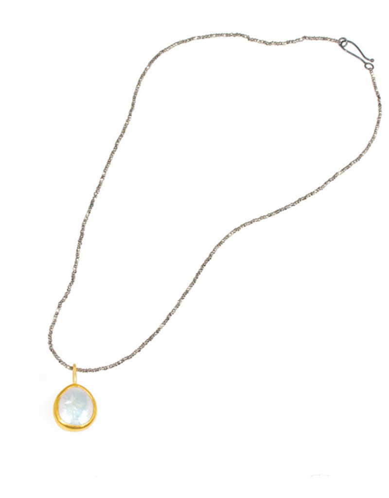 Small Loave Cultured Pearl Pendant  in 22k Gold