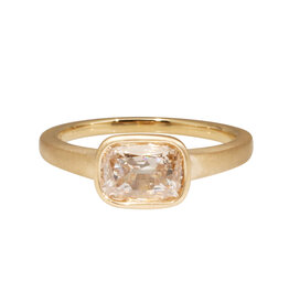 Cushion Cut Diamond Solitaire Ring in 18k Gold