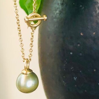 Tracy Conkle 18k Gold Pistachio Pearl Necklace