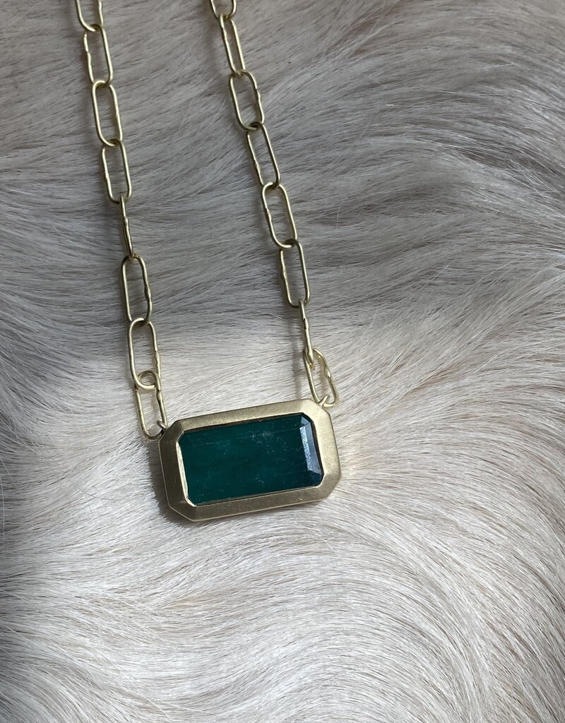 Emerald Pendant in 18k Gold with Handmade Chain