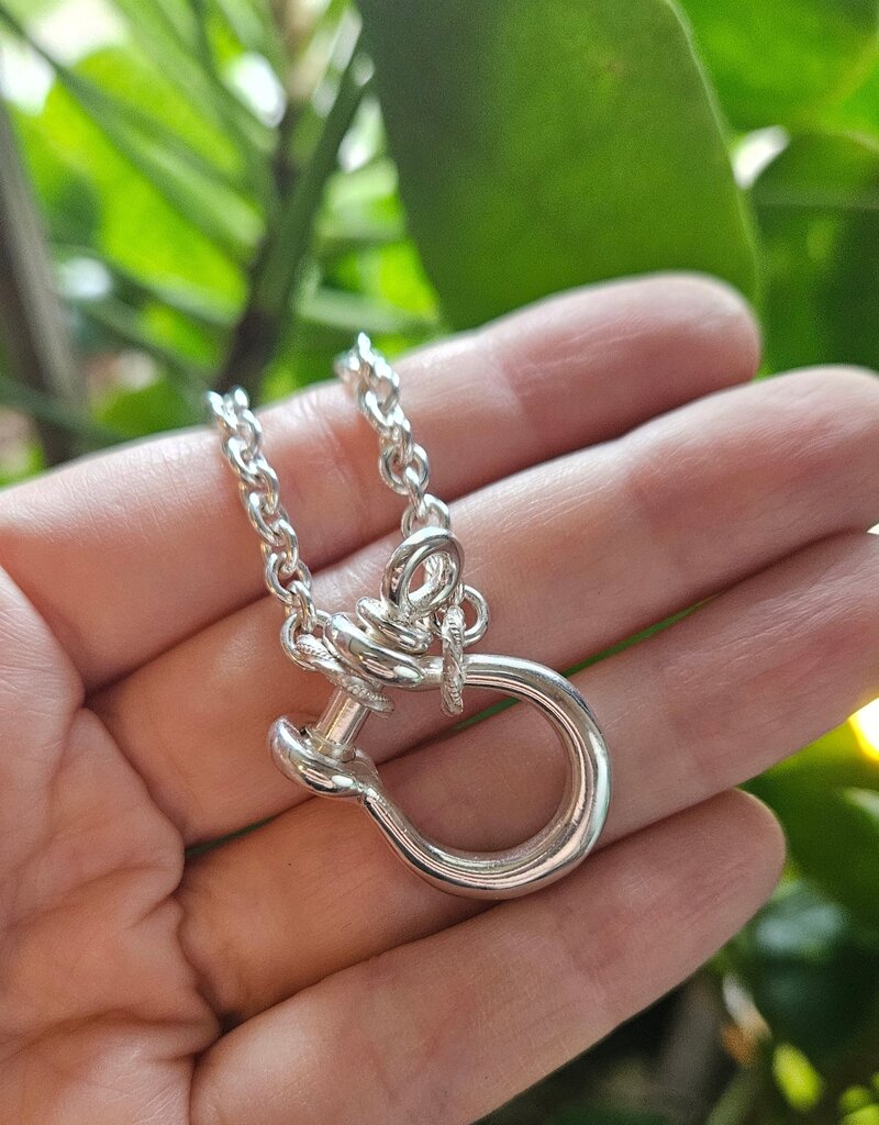 Shackle on Chain Necklace in Silver
