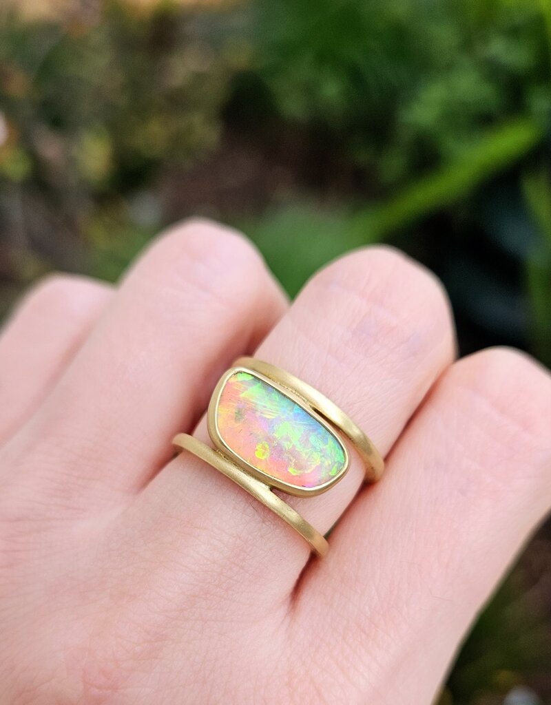 Opal Split Shank Ring in 18k Gold