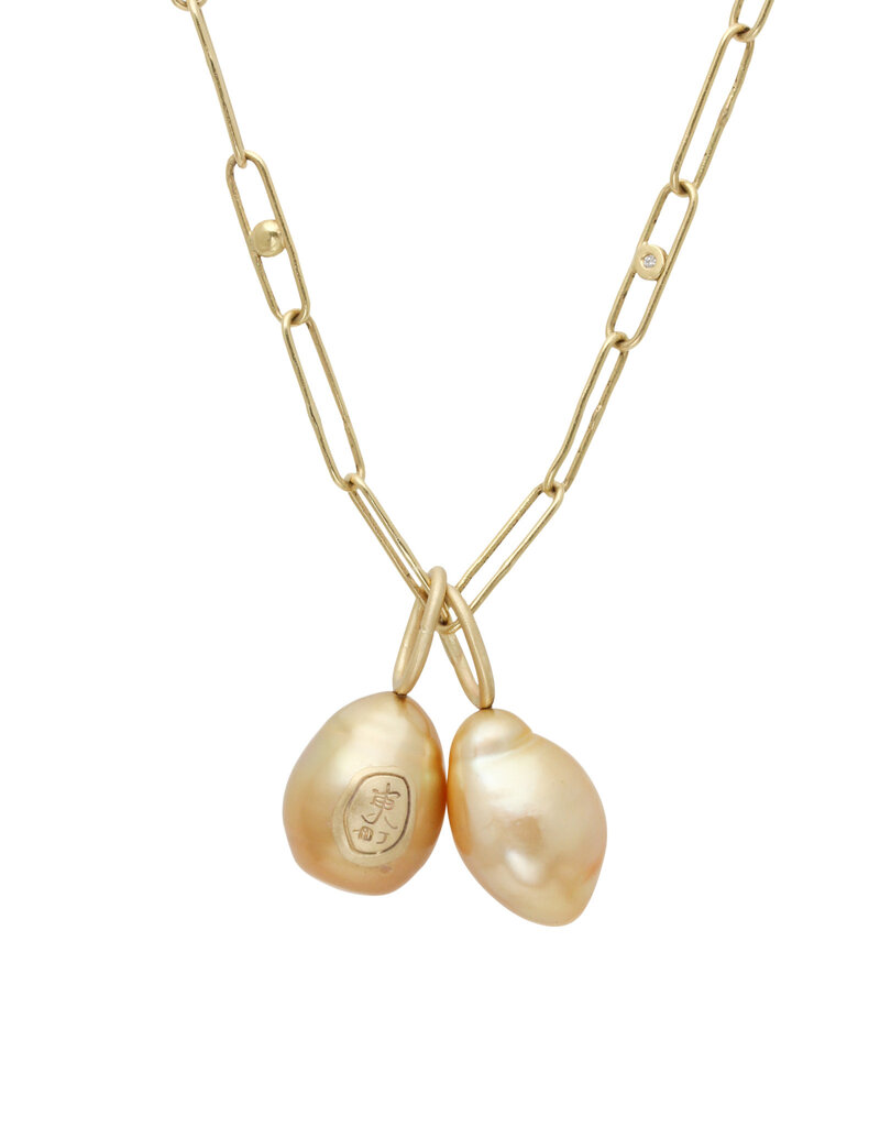 Golden Pearl Pendant in 18k Gold