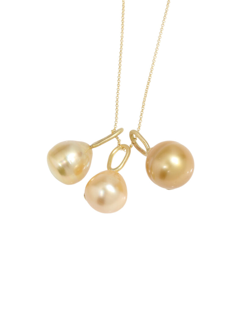 Golden Pearl Pendant in 18k Gold with Small Stamp