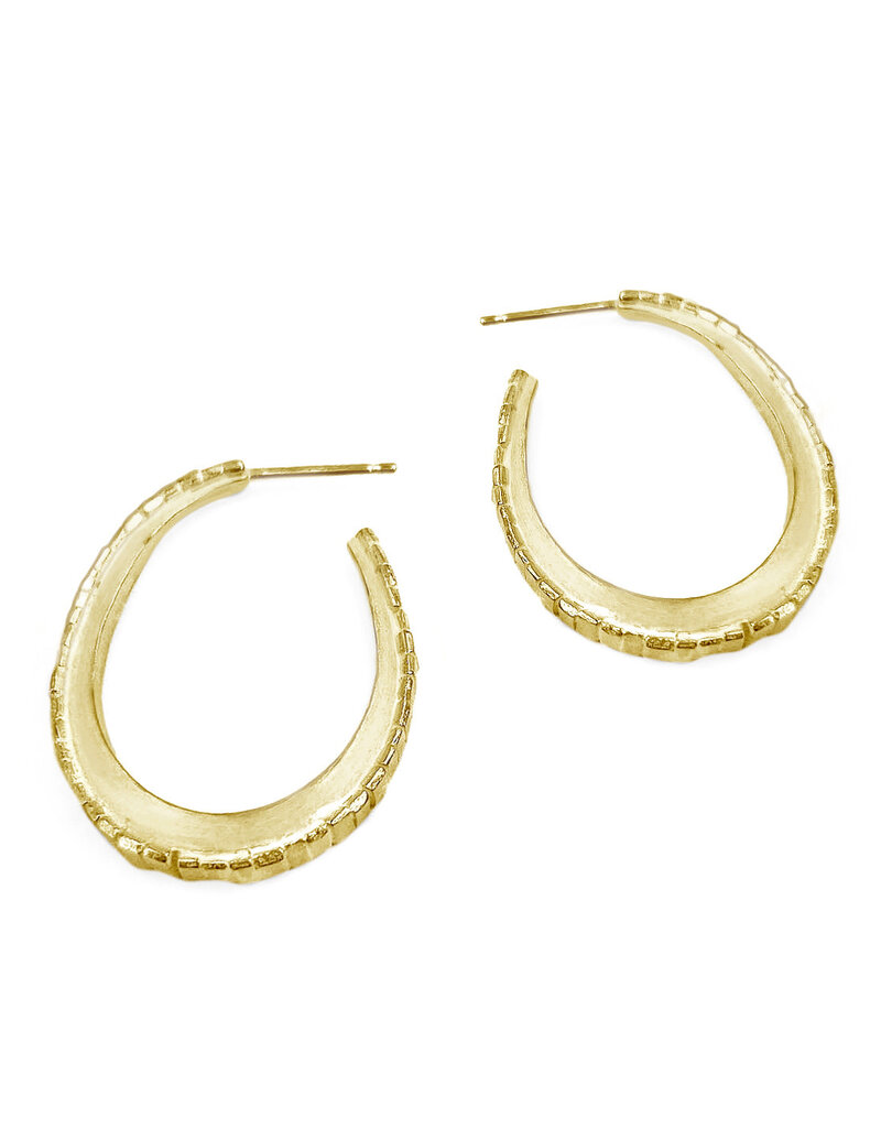 Oval Sugar Brick Horizontal Hoops in 18k Gold