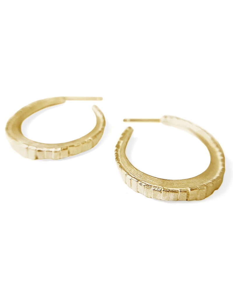 Oval Sugar Brick Horizontal Hoops in 18k Gold