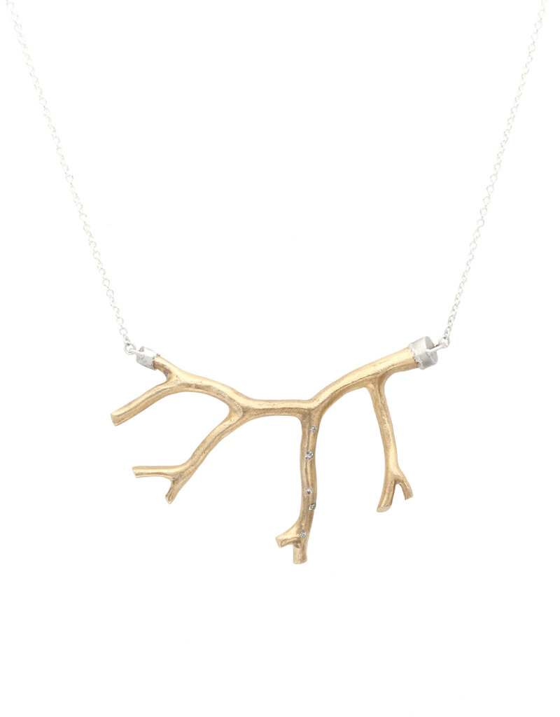 Fuyu Coral Necklace in Yellow Bronze with White Diamonds