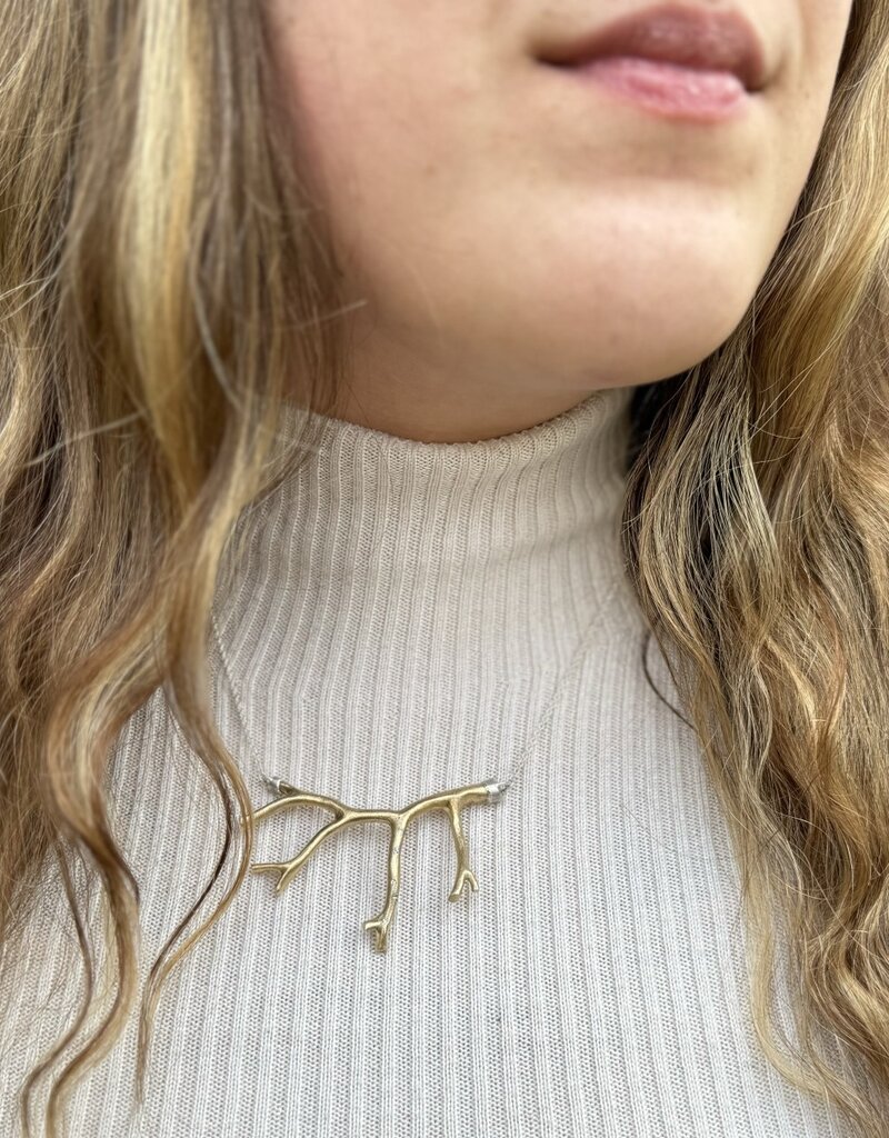 Fuyu Coral Necklace in Yellow Bronze with White Diamonds