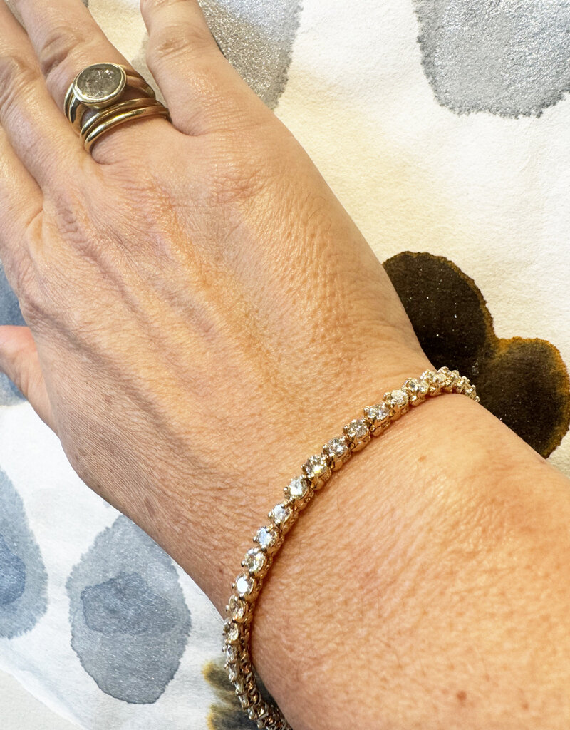 Estate Estate Line Diamond Bracelet in 14k Yellow Gold