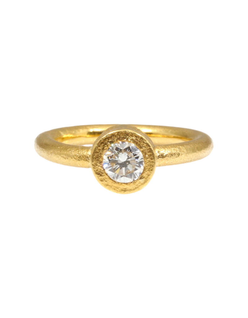 Estate Textured Round White Brilliant Diamond Ring in 22k