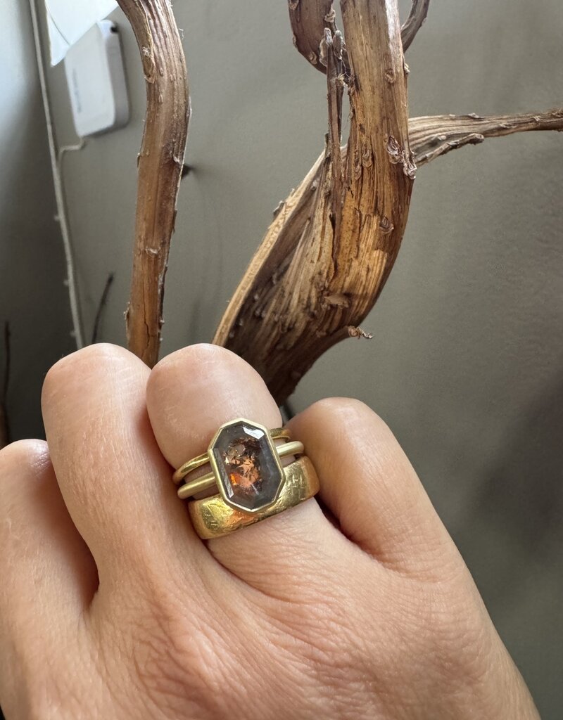 Rustic Painting Picture Cut Diamond Ring in 18k Gold