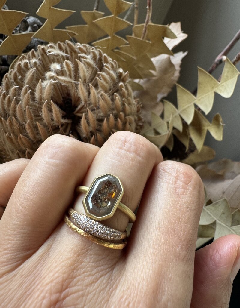Rustic Painting Picture Cut Diamond Ring in 18k Gold