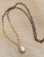Small Loave Cultured Pearl Pendant  in 22k Gold