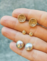 Light Mabe Round Pearl Post Earrings in 18k Yellow Gold