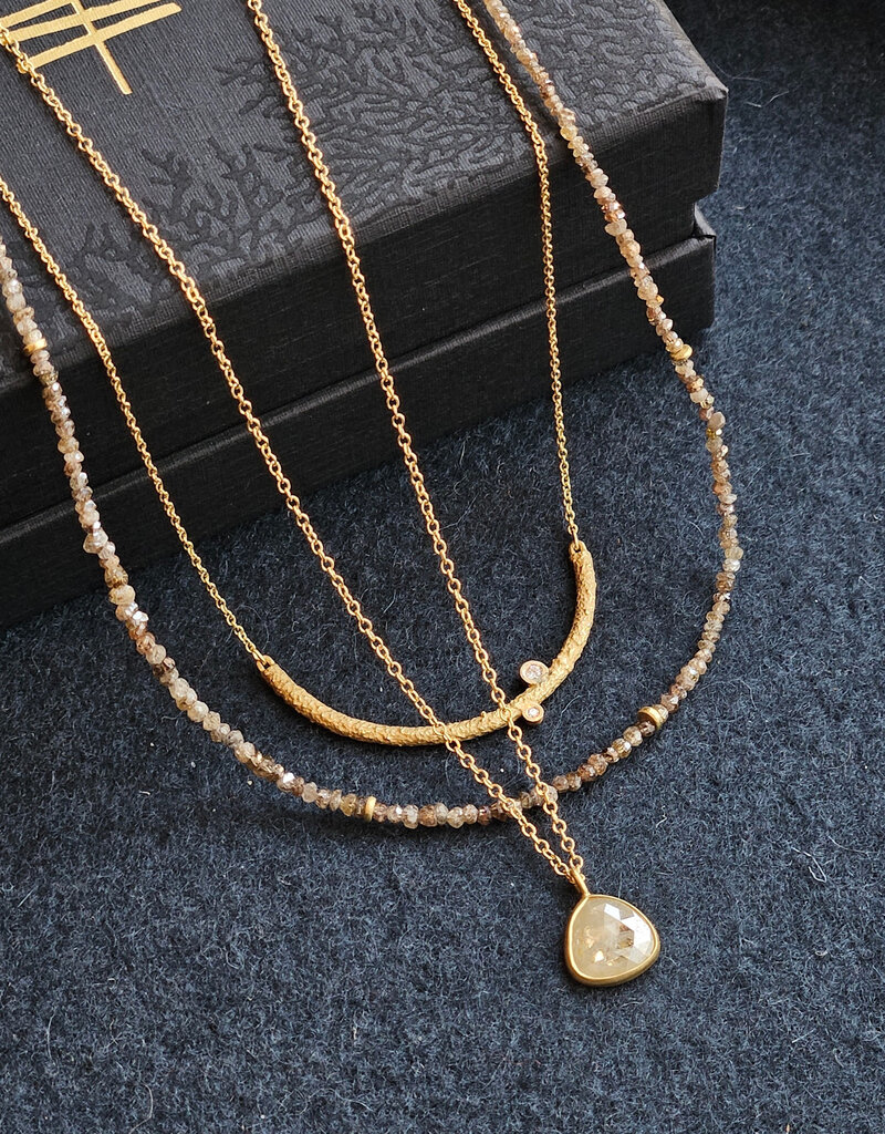 Curved Sand Necklace with Diamonds in 18k Yellow Gold