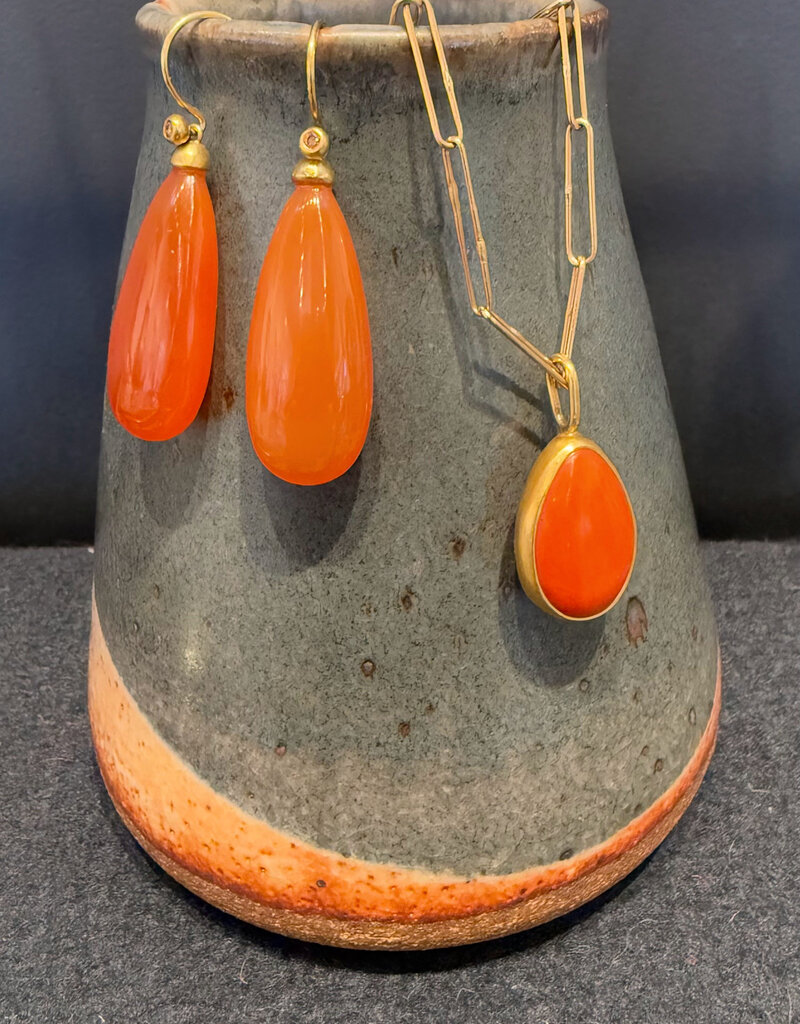 Carnelian Drop Earrings in 18k Yellow Gold