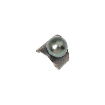 Hidden Planet Pearl Ear Cuff in Oxidized Silver