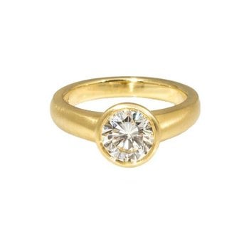 Raised Cup Setting with Brilliant Diamond in 18k Yellow Gold