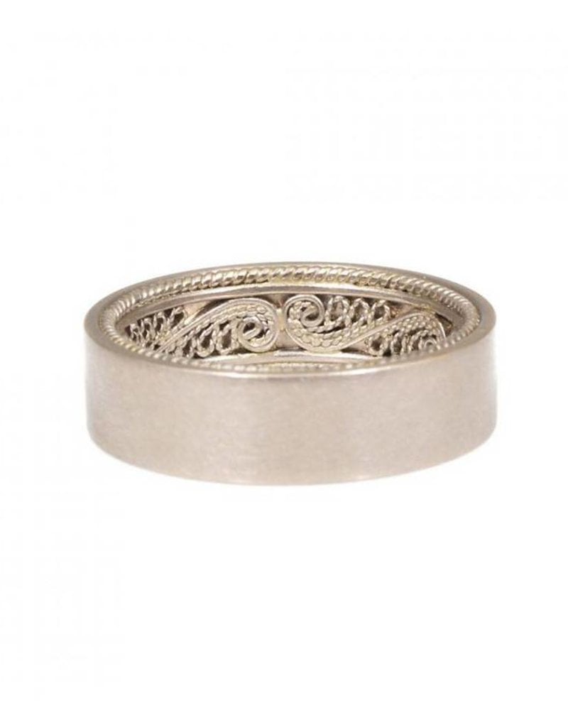 Filigree Ring in 18k White Gold