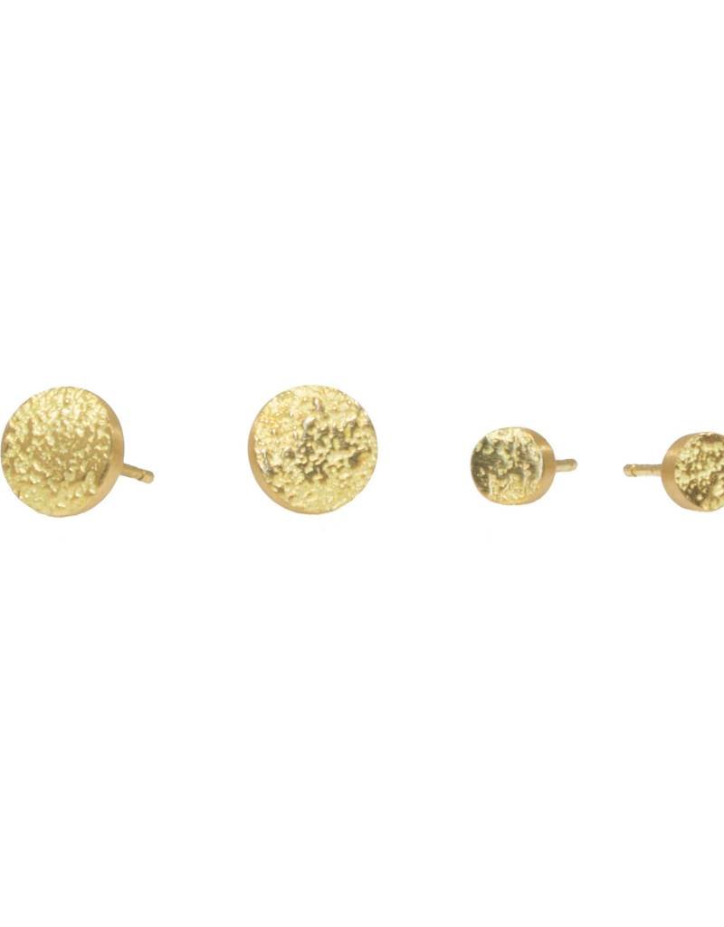 Sand Circle Post Earrings in 18k Yellow Gold