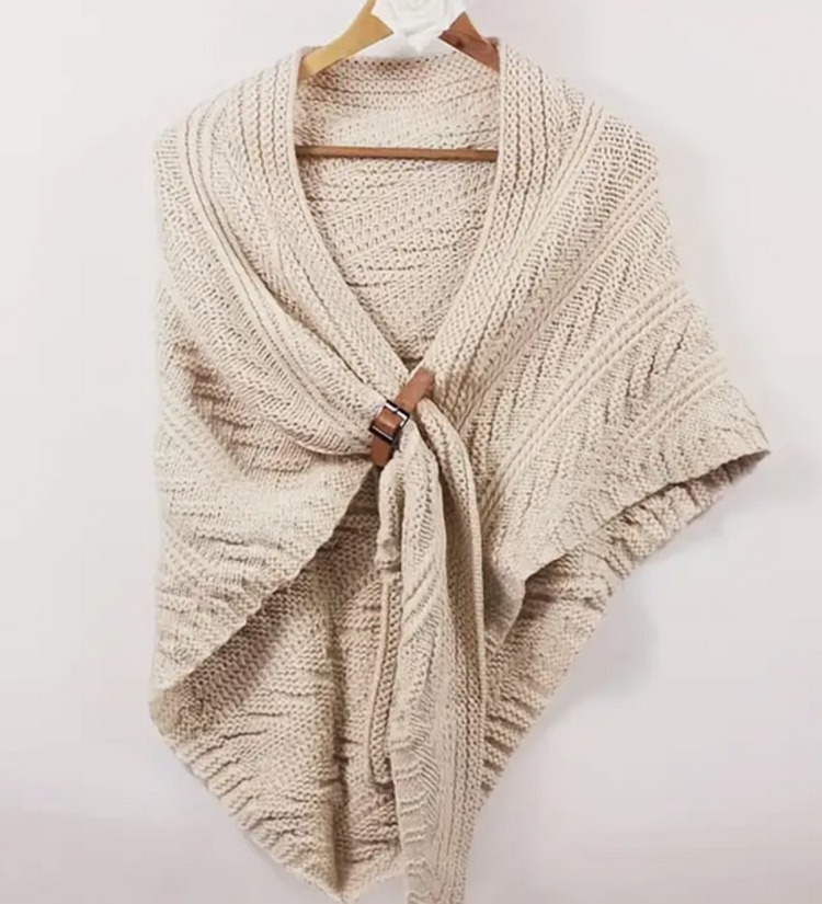 Triangle Scarf with Buckle