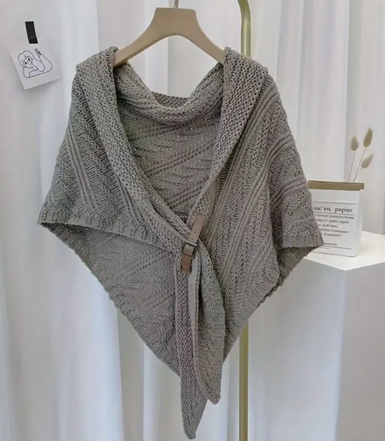 Triangle Scarf with Buckle
