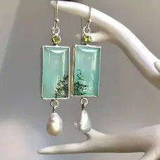 Green Stone & Pearl Retro Earrings