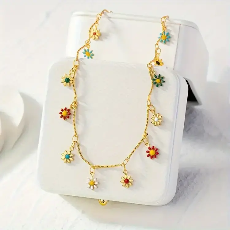 Long Daisy Necklace