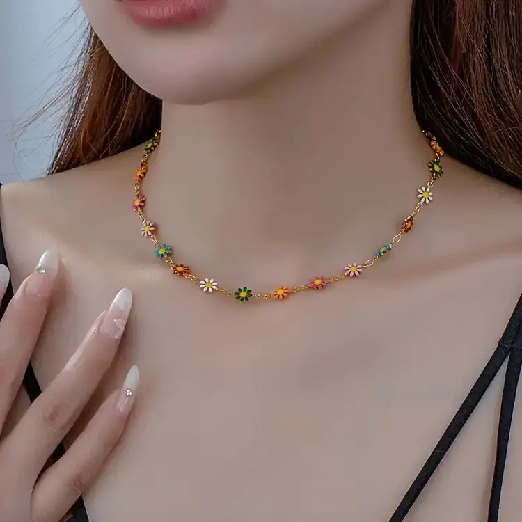 Long Daisy Necklace
