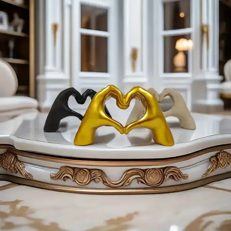 Small Taylor Heart Hands Gold 3.1"