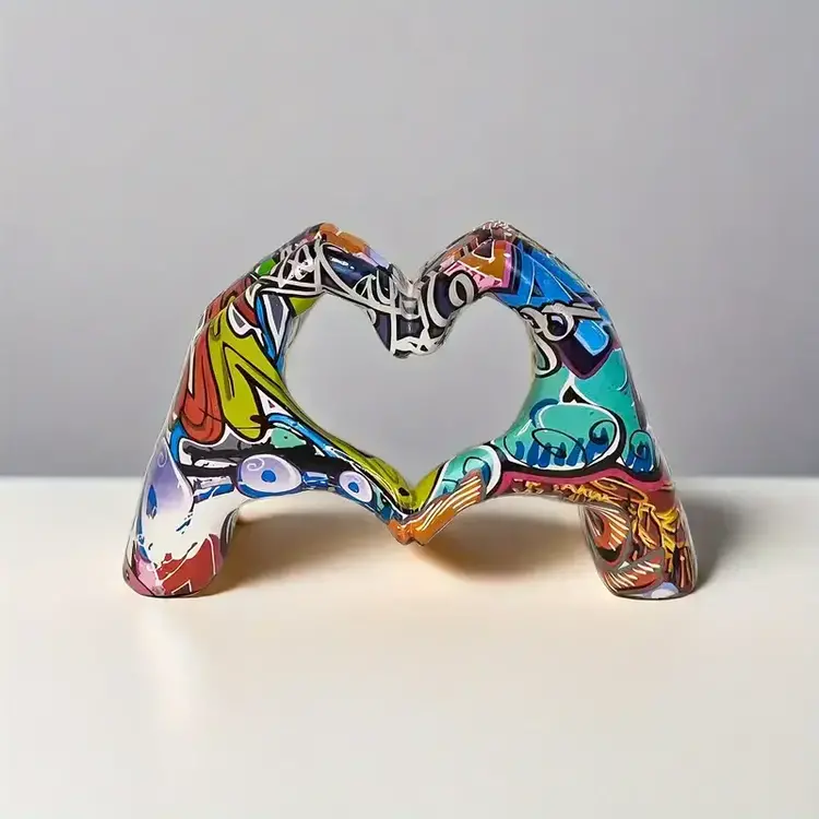 Small Taylor Heart Hands Graffitti-II 3.1"