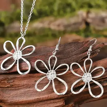 Vintage Hollow Flower Earrings and Necklace Set
