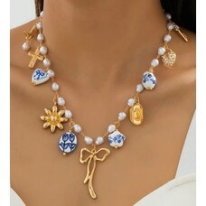 Blue & White Pearl Bow Hat tulip necklace