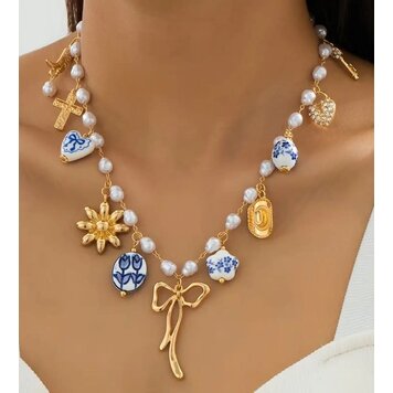 Blue & White Pearl Bow Hat tulip necklace