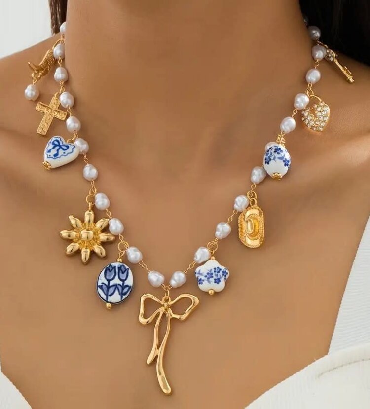 Blue & White Pearl Bow Hat tulip necklace