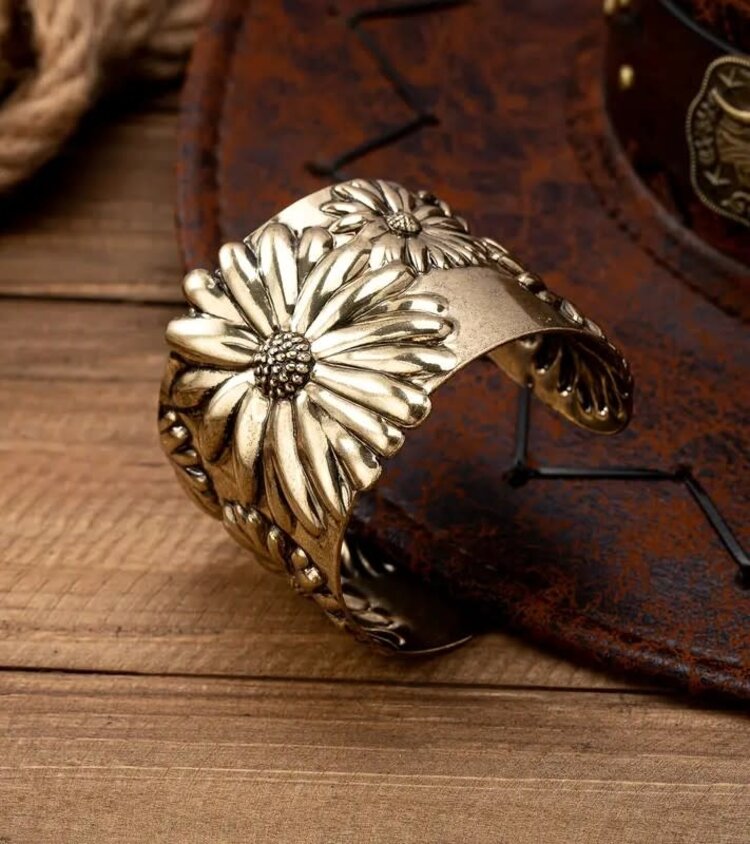 Vintage Daisy Cuff