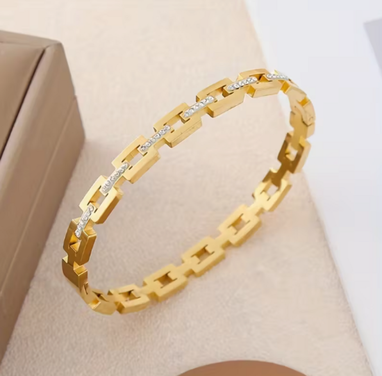 Square Link Design with Sparkling Stones Bracelet