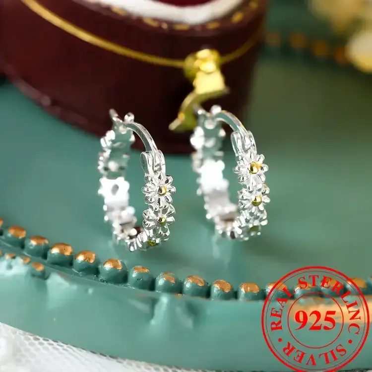 Exquisite Daisy Pattern Hoop Earrings